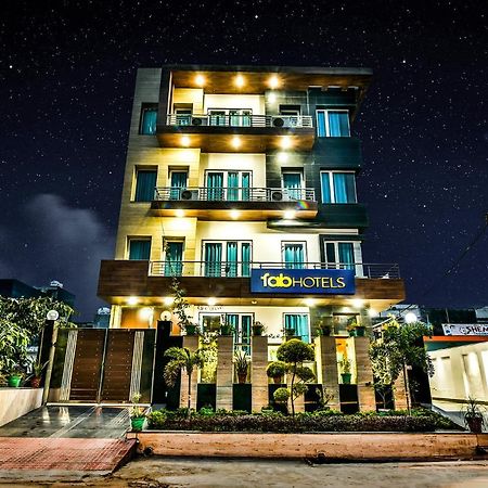 Fabhotel Merriment Noida Exterior photo