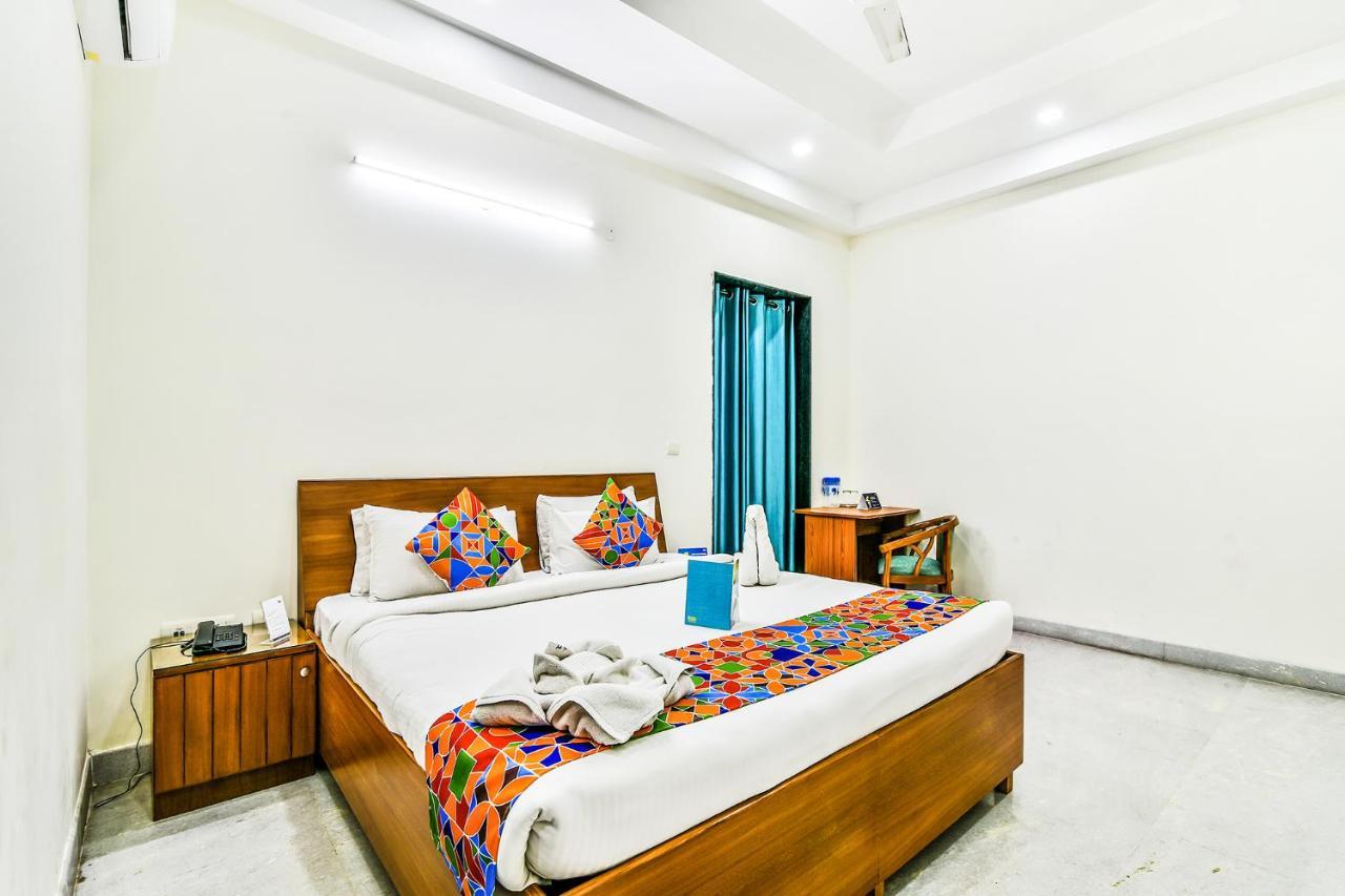 Fabhotel Merriment Noida Exterior photo