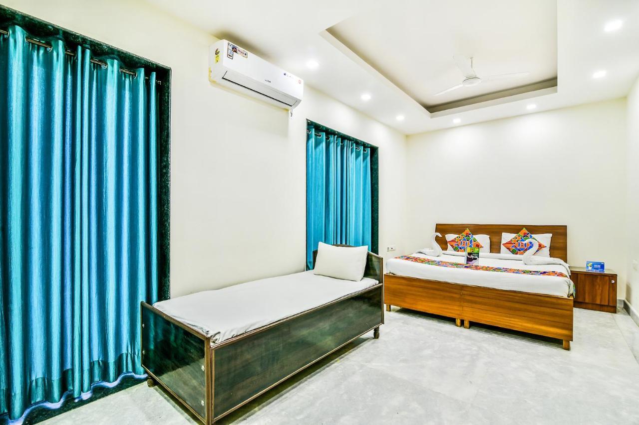 Fabhotel Merriment Noida Exterior photo