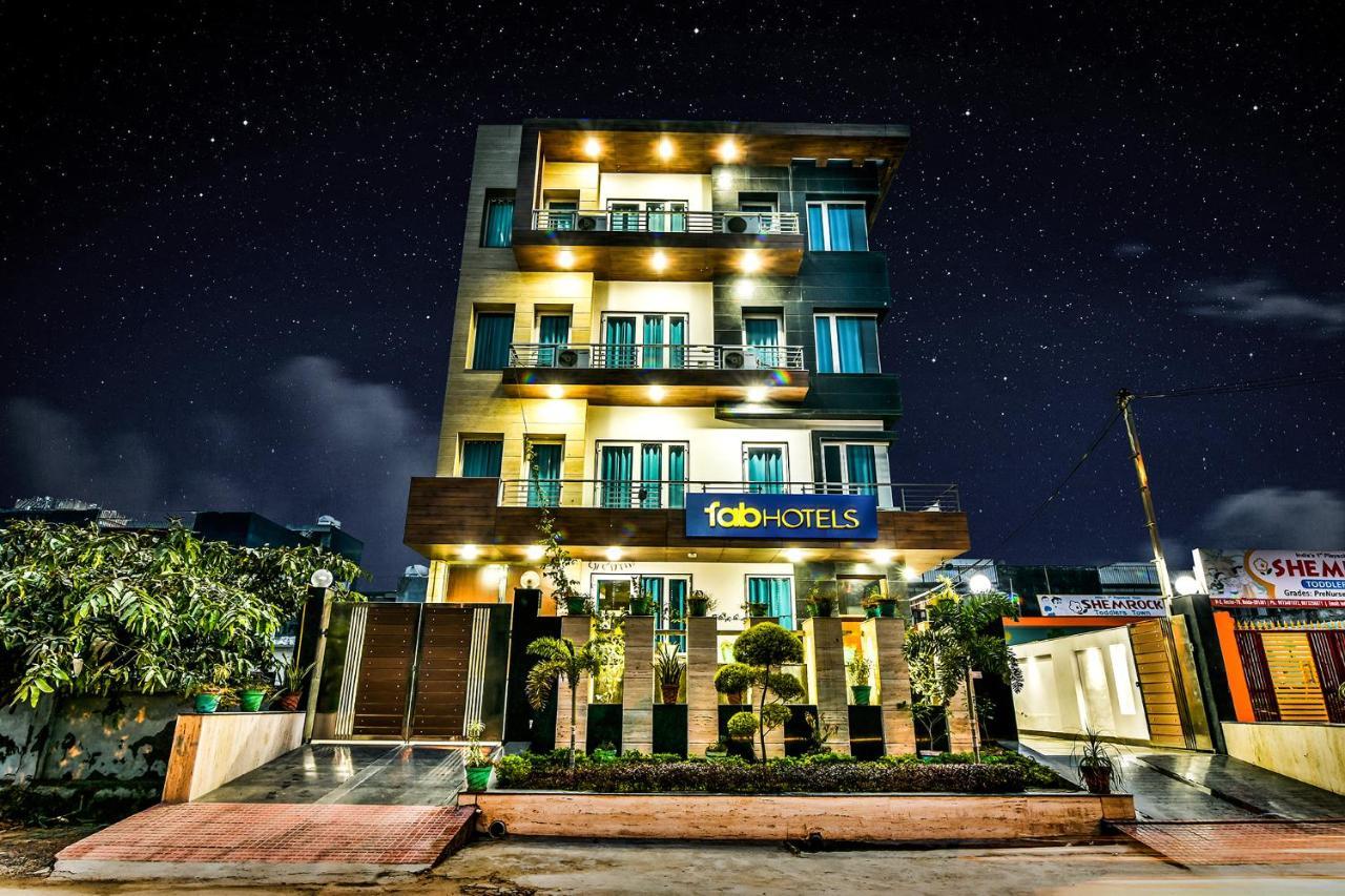 Fabhotel Merriment Noida Exterior photo